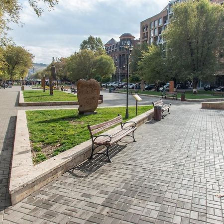 Umba Apartment N1 - 2 Bedrooms Yerevan Exterior photo