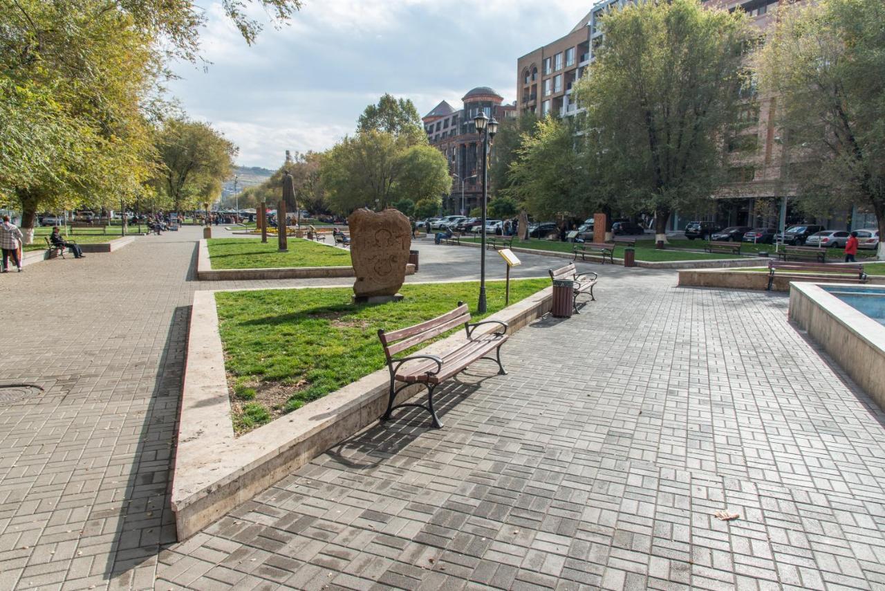 Umba Apartment N1 - 2 Bedrooms Yerevan Exterior photo
